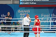 Deutsch: Boxen bei den Olympischen Jugendspielen 2018 Tag 12, 18. Oktober 2018 - Finale Leichtgewicht Mädchen – Junioren-Weltmeisterin und dreifache Juniorinnen-Europameisterin Caroline Sara DuBois (Großbritannien, blau) schlägt Juniorinnen-Asienmeisterin Porntip Buapa (Thailand, rot). English: Boxing at the 2018 Summer Youth Olympics on 18 October 2018 – Girls' lightweight Gold Medal Bout – Caroline Sara DuBois (Grat Britain, blue) wins over Porntip Buapa (Thailand, red). Español: Boxeo en los Juegos Olímpicos Juveniles de Verano de 2018 en 18 de octubre de 2018 - Combate de medalla de oro de peso ligero para niñas - Caroline Sara DuBois (Gran Bretaña, azul ) gana sobre Porntip Buapa (Tailandia, rojo).