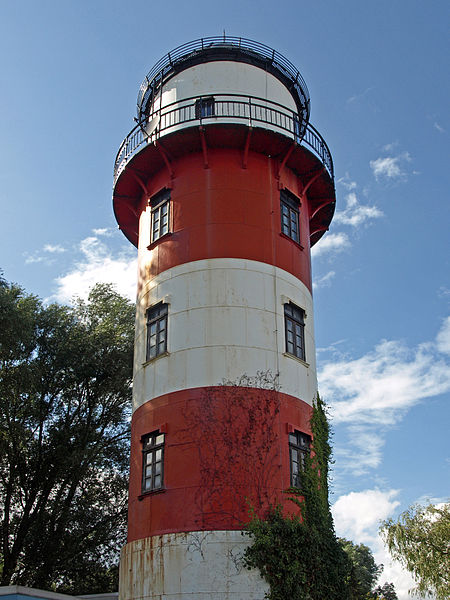 File:Bremerhaven Leuchtturm Brinkamahof.jpg