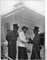 Bundesarchiv Bild 183-19000-0491, Berlin, Hochhaus Weberwiese, Neujahrswünsche.jpg