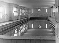 Federal Archives Image 183-57233-0002, Berlin, Ifflandstrasse, swimming pool, indoor swimming pool.jpg