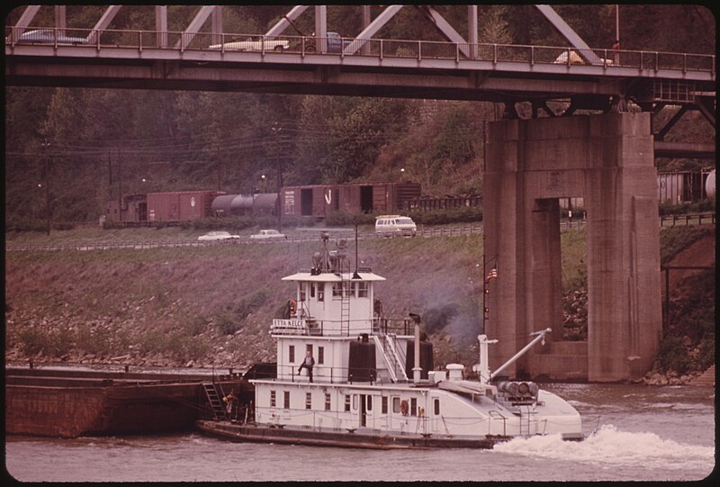 File:COAL BARGE ON THE KANAWHA RIVER NEAR CHARLESTON, WEST VIRGINIA. GREAT AMOUNTS OF STEAM COAL ARE MOVED ON WATERWAYS IN... - NARA - 556406.jpg