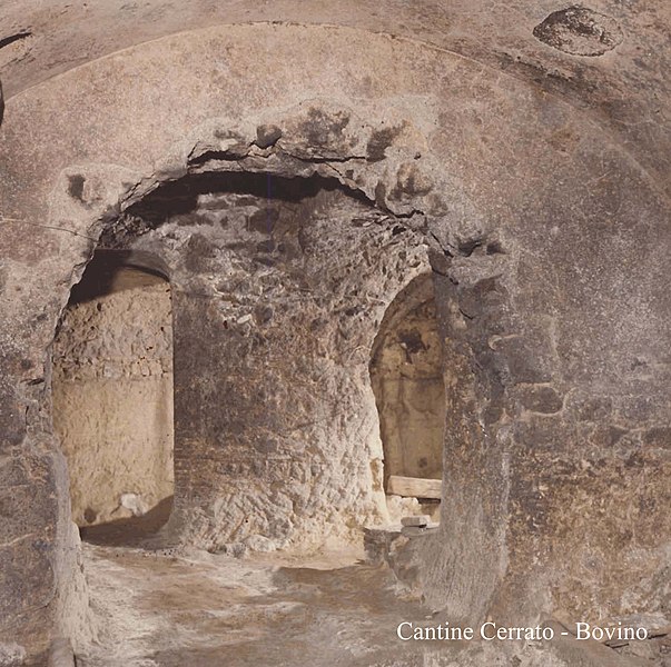 File:Cantine Cerrato - Dettagli Ambienti.jpg