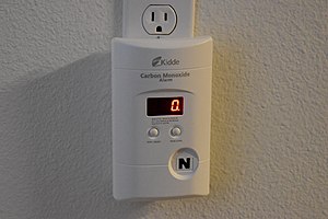 Carbon monoxide detector connected to an electrical outlet Carbon monoxide detector 1 2018-03-01.jpg