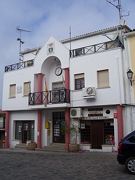 Casa consistorial de Millanes.