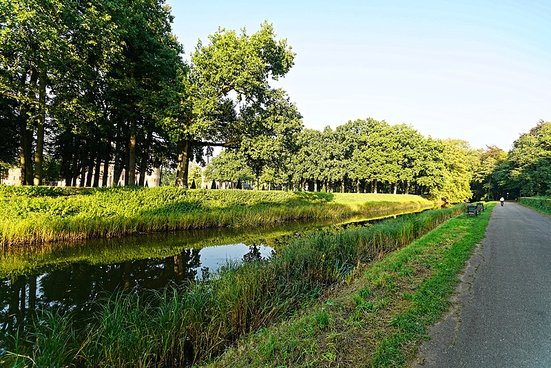 File:Castle De Haar (1892-1913) - Castle Garden by Hendrik Copijn 09.jpg