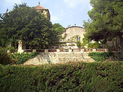 Masia de Can Moles. D'estil gòtic, dels segles XIII o XIV