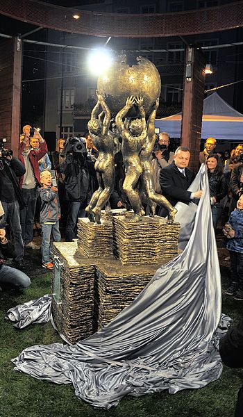File:Celebration of the Wikipedia monument in Słubice – unveiling (DerHexer) 11.jpg