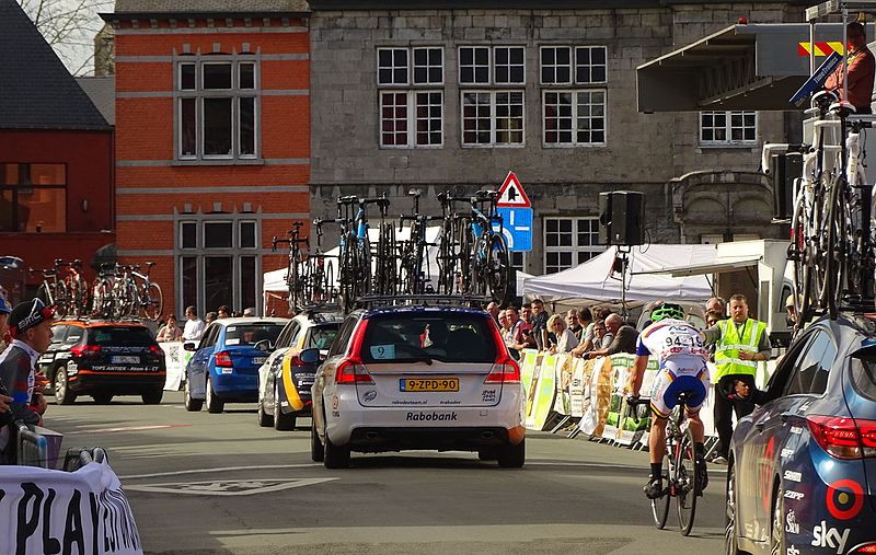 File:Chièvres - Triptyque des Monts et Châteaux, étape 3b, 3 avril 2016, arrivée (A04).JPG