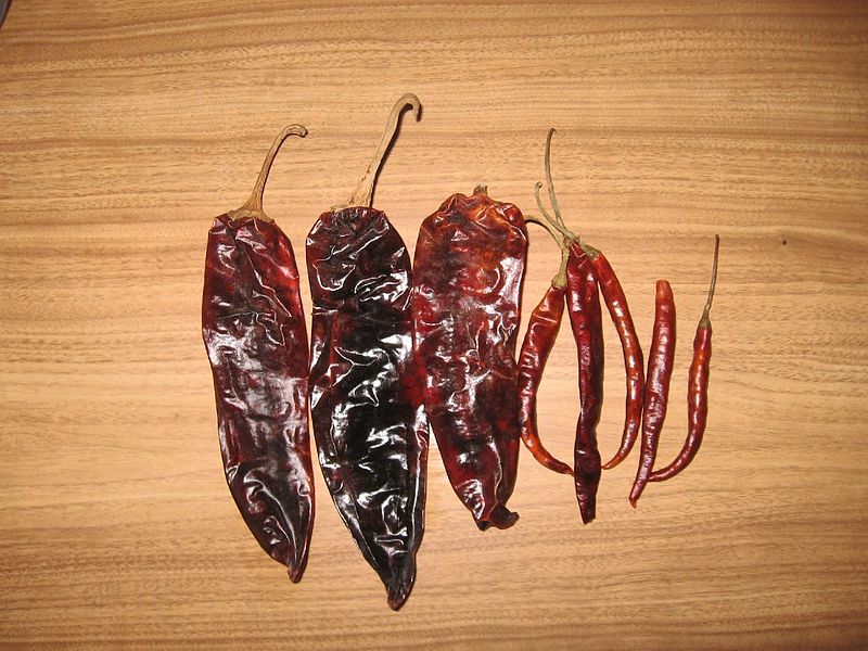 File:Chiles secos de México.jpg