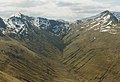 Blick vom Ciste Dubh in das Coire nan Eùn, links der Aonach Meadhoin, rechts der Sgùrr a’ Bhealaich Dheirg