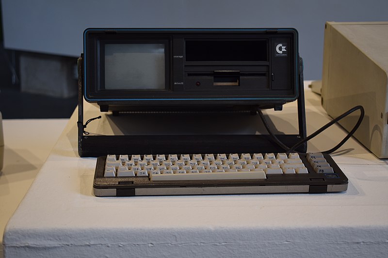 File:Commodore SX 64 foto4.jpg
