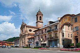 Corneliano d'Alba (Piemonte, Italia), centro storico - panoramio.jpg