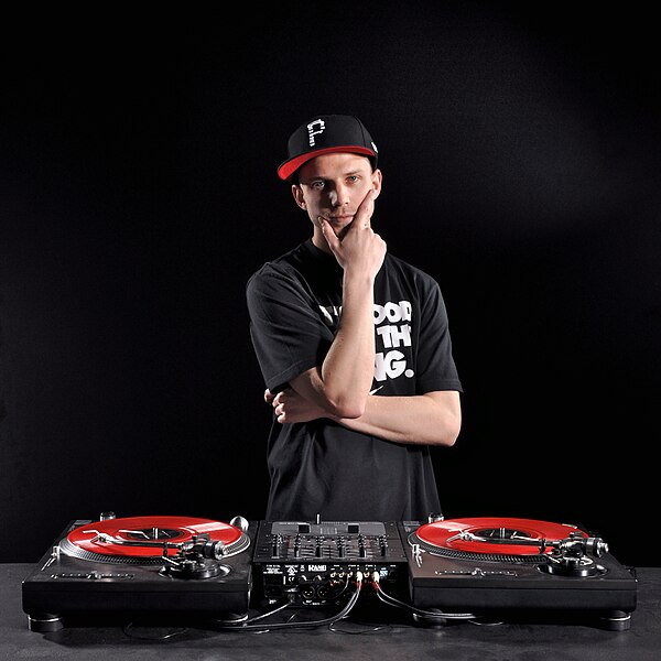 File:DJ DYSFUNKSHUNAL PRESS PICS 2010 - 10.jpg