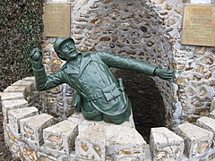 Dammarie-sur-Loing, détail du monument aux morts.