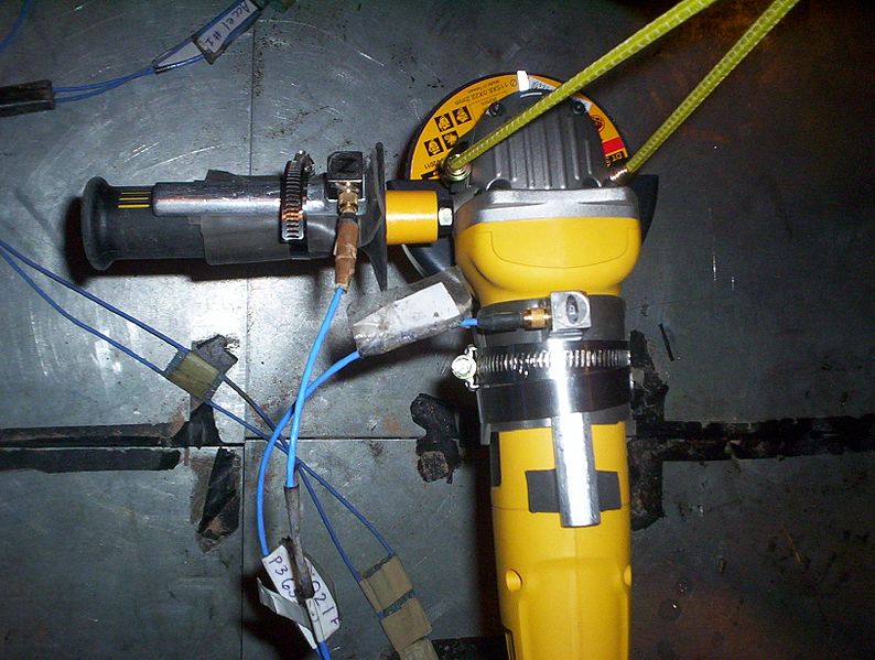 File:DeWalt 28402K unloaded.jpg