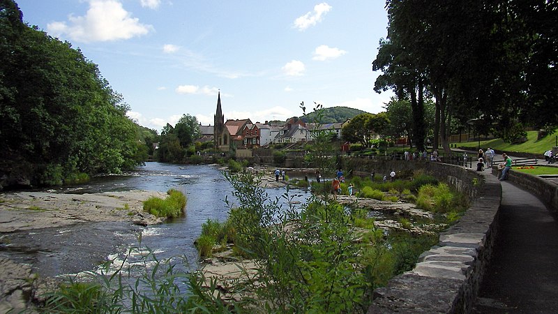 File:Dee Riverside - panoramio.jpg