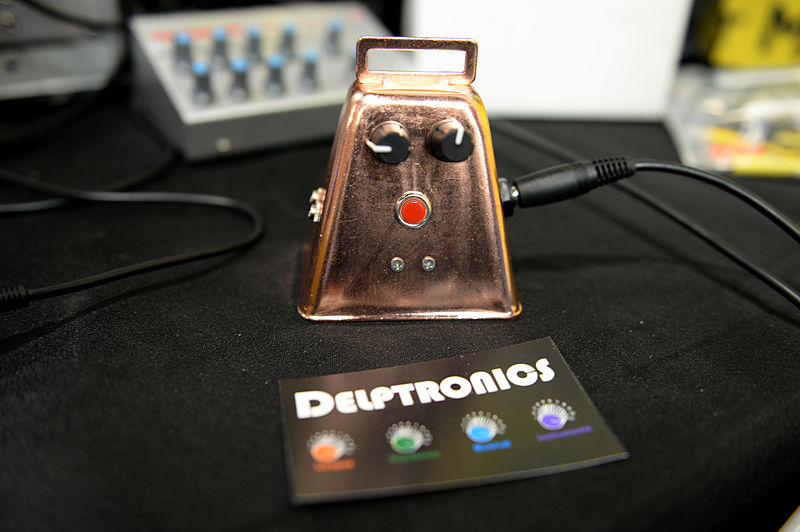 File:Delptronics ThunderBell in a Cowbell - 2014 NAMM Show.jpg