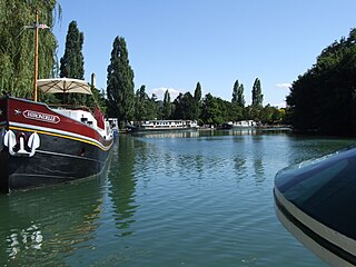 Dijon - Port du Canal.jpg