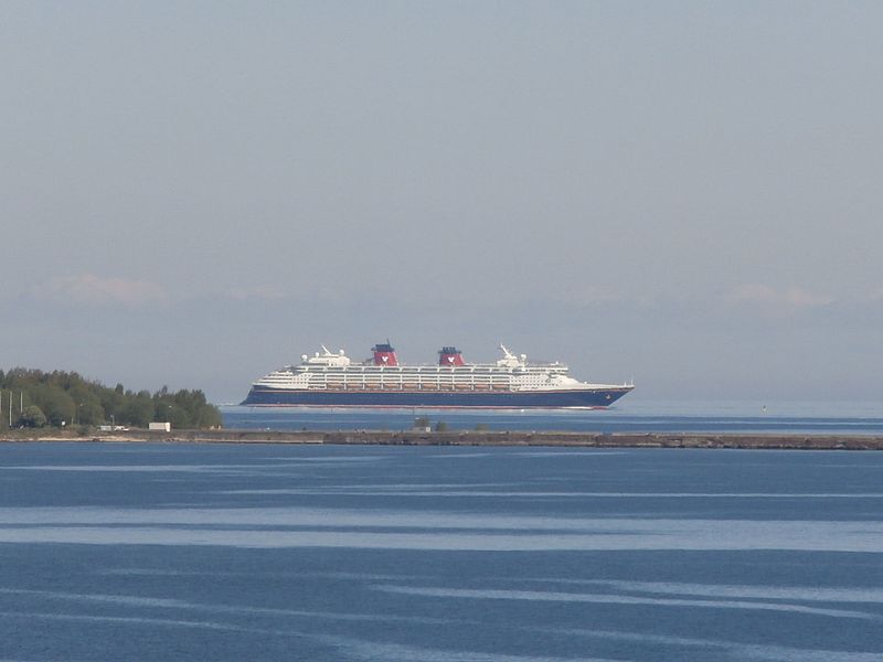 File:Disney Magic behind Katharinenkai in Tallinn Bay 30 May 2017.jpg