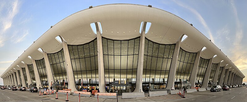 File:Dulles Terminal - 1.jpg