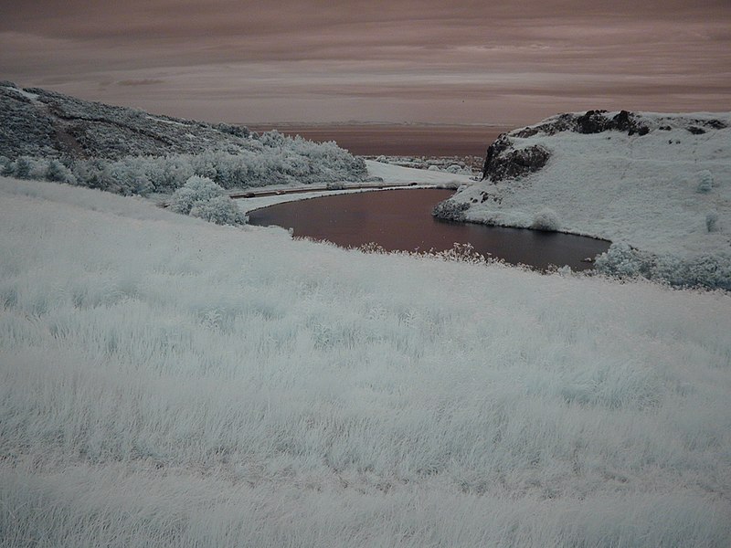 File:Dunsapie Loch seen through 89B Infrared 720nm filter.jpg