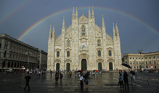 הדואומו די מילאנו שבמילאנו, איטליה, נחשבת לאחת הקתדרלות היפות והגדולות ביותר.