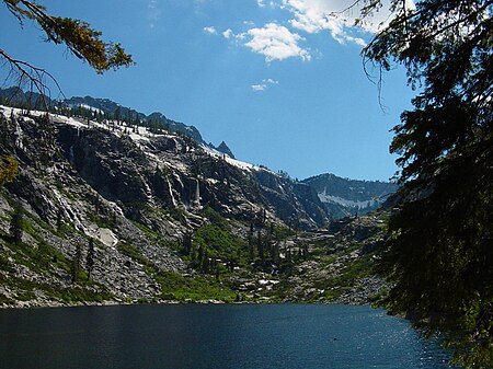 Emerald Lake in the Trinity Alps Wilderness Emerald lake trinity alps.jpg