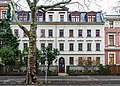 Mietshaus in geschlossener Bebauung, mit Vorgarten