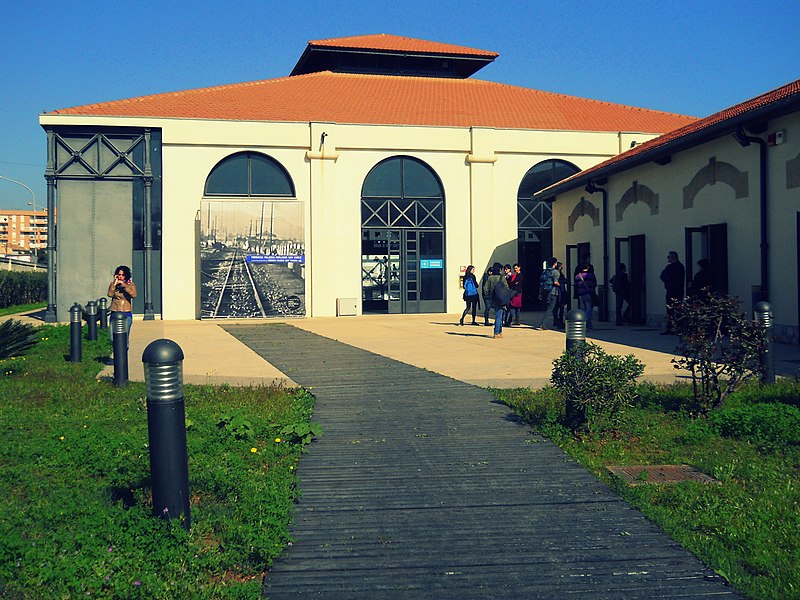 File:Esterno dell'Ecomuseo del Mare Ex Deposito Locomotive Sant'Erasmo a Palermo.jpg