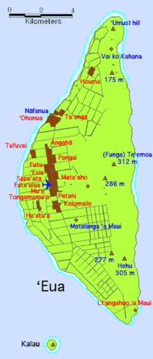 Mapa da Ilha de Eua: a terra a verde, o mar a azul, as aldeias a castanho.  As aldeias construídas pelos niuans são mostradas em vermelho.