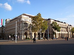 Budapest Kossuth Lajos Tér: Fekvése, A tér története, A tér épületeinek alapadatai