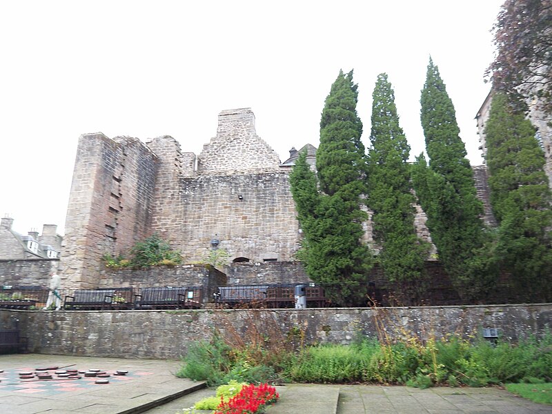 File:Falkland Palace - as seen from the Gardens.JPG