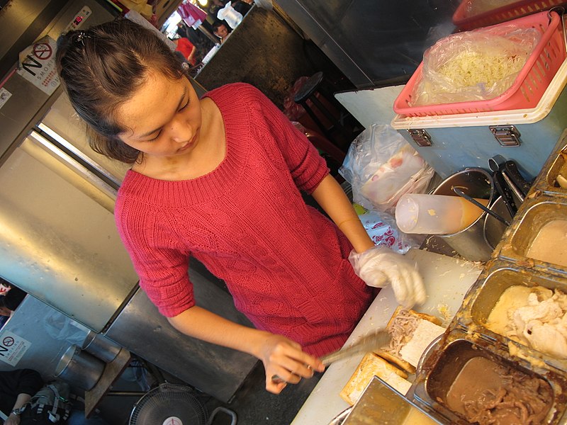 File:Female street vendor making Coffin Bread at Shilin Night Market.jpg