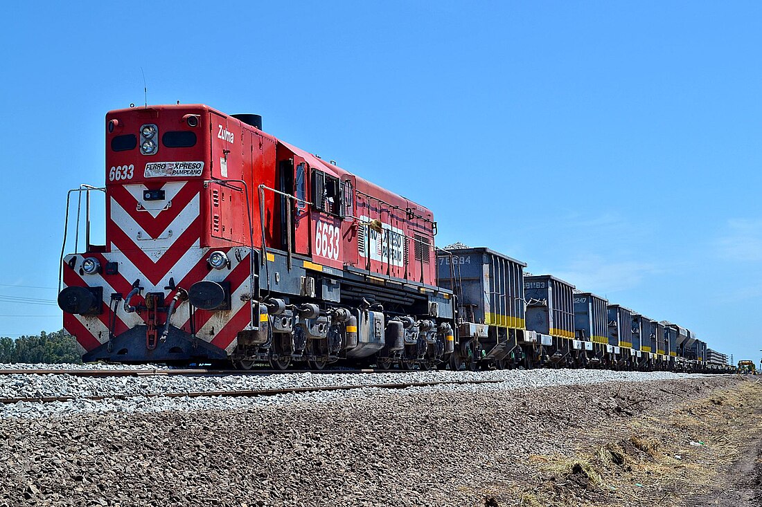 File:Ferroexpreso Pampeano carrying materials.jpg