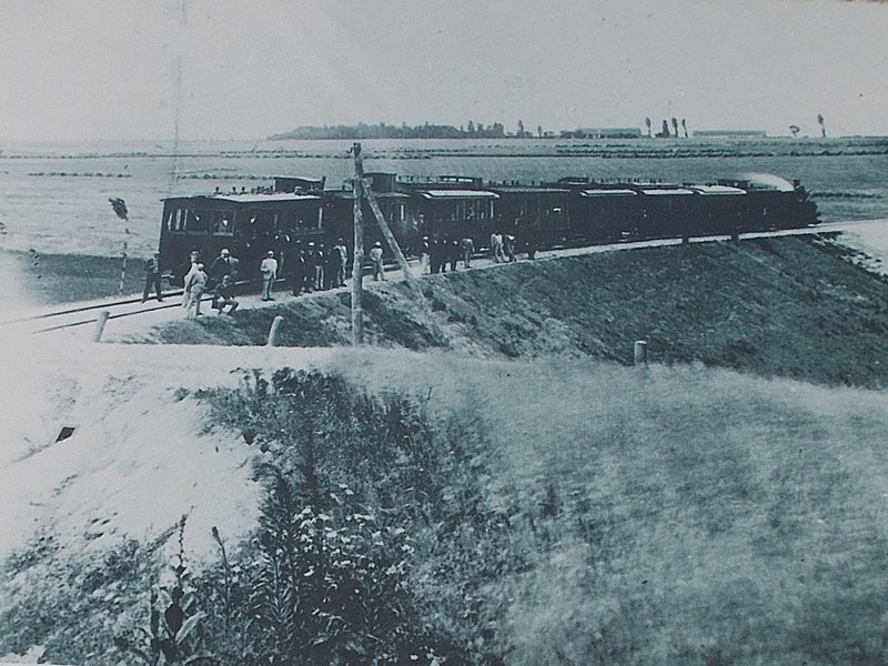 File:First train in Fonyód, 1896, July.jpg