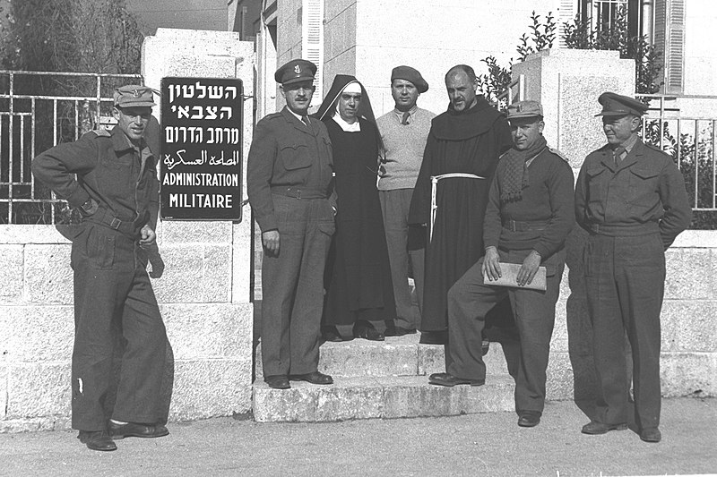 File:Flickr - Government Press Office (GPO) - A NUN AND A PRIEST POSING WITH POLICEMEN IN JERUSALEM DURING CHRISTMAS..jpg