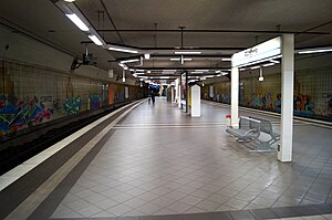 Frankfurt am Main - Bahnhof Frankfurt (Main) Mühlberg - auf Bahnsteig zu Gleis 1 - Richtung Frankfurt (Main) Hauptbahnhof 16.6.2012.JPG