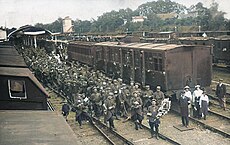 Soldats français en gare de Mont-de-Marsan pendant la première guerre mondiale