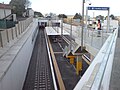 Platform Pulau di Stesen Grafton di rangkaian kereta api pinggir bandar Auckland Barat.