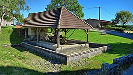 Grandfontaine-sur-Creuse, le lavoir-abreuvoir.jpg