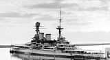 天幕を張ってハイファに停泊中の英海軍レパルス (巡洋戦艦)1938年（昭和13年）7月