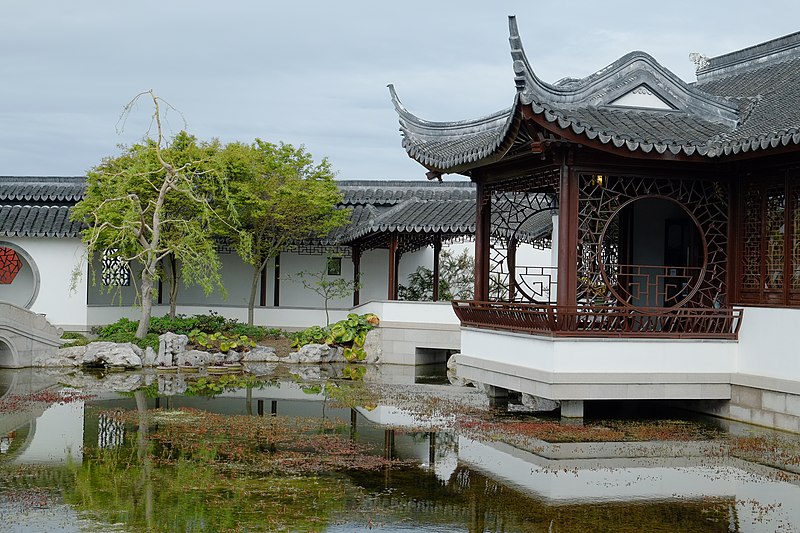 File:Half pavilion of entrance hall in Dunedin Chinese Garden.jpg