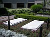 Harry S. ve Bess Truman mezarları Temmuz 2007.jpg