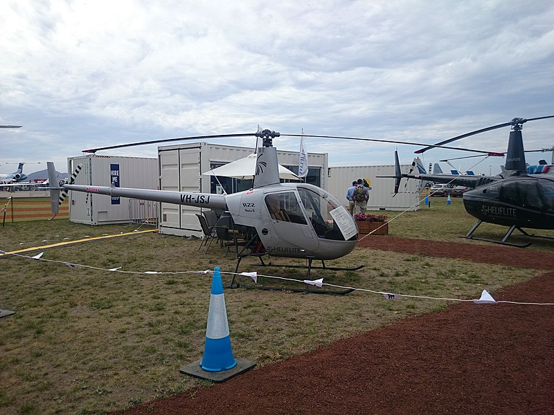 File:Heliflite (VH-JSJ) Robinson R22 Beta II on display at the 2015 Australian International Airshow.jpg