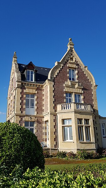 File:Hermanville sur mer - Villa Les Dunes.jpg