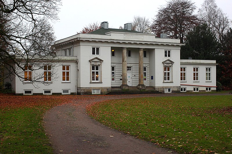 File:Herrenhaus Hirschpark.jpg