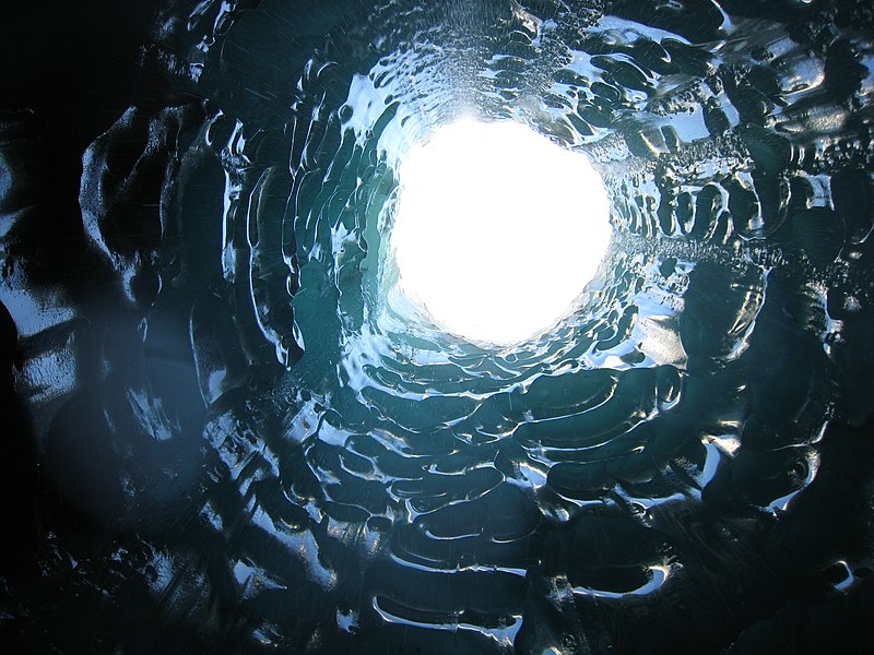 File:Hole in the Glacier - panoramio.jpg