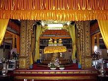 Hpaung Daw U Pagoda Buddhas.jpg