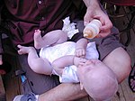 150px Infant with baby bottle Farmacêutica Merck Sharp and Dohme
