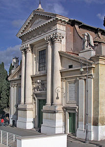 Fasaden av Giuseppe Valadier.